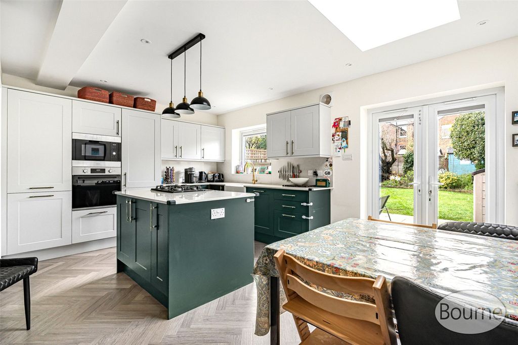 Property photo 2 of 24 Picture No. 61