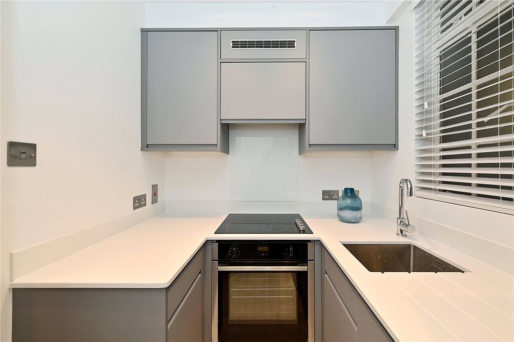 Property photo 2 of 11 Kitchen