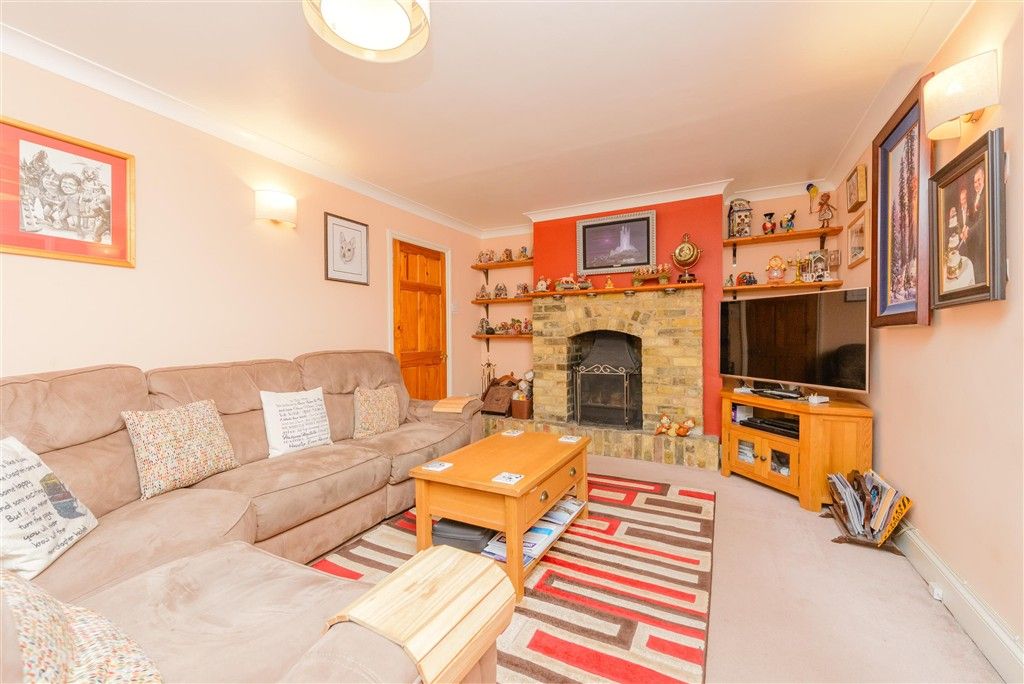Property photo 2 of 14 Lounge