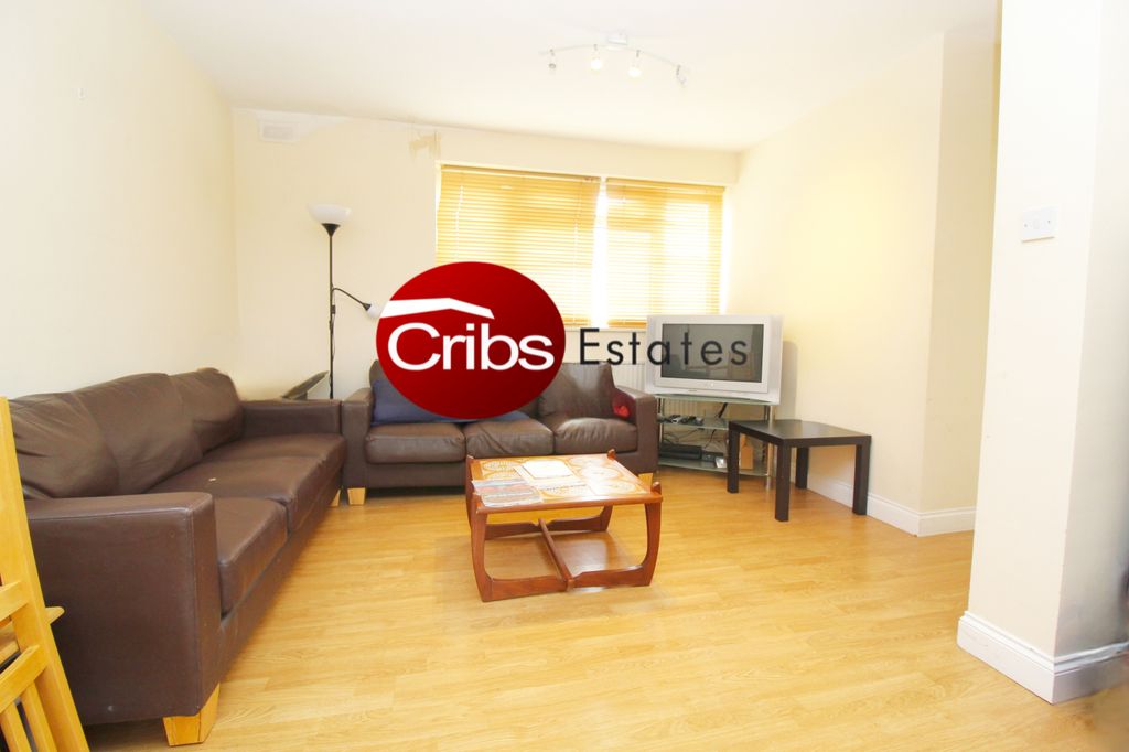 Property photo 1 of 6 En-Suite Double Room Available In Morden