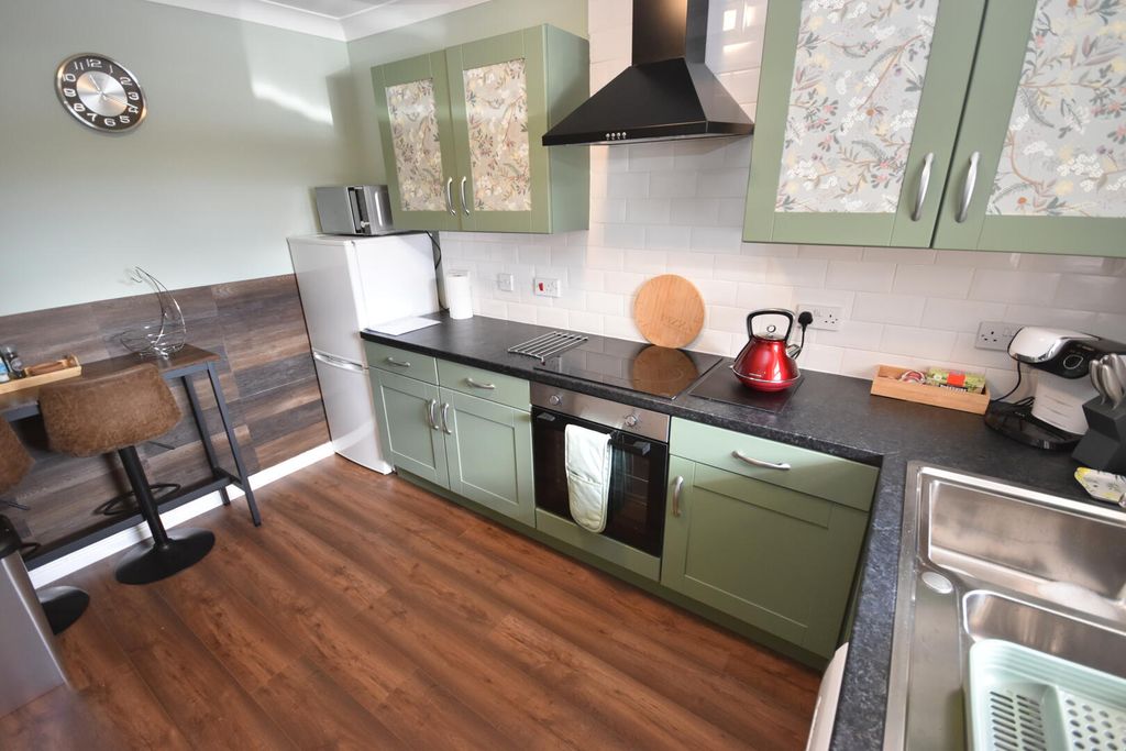 Property photo 2 of 8 Kitchen