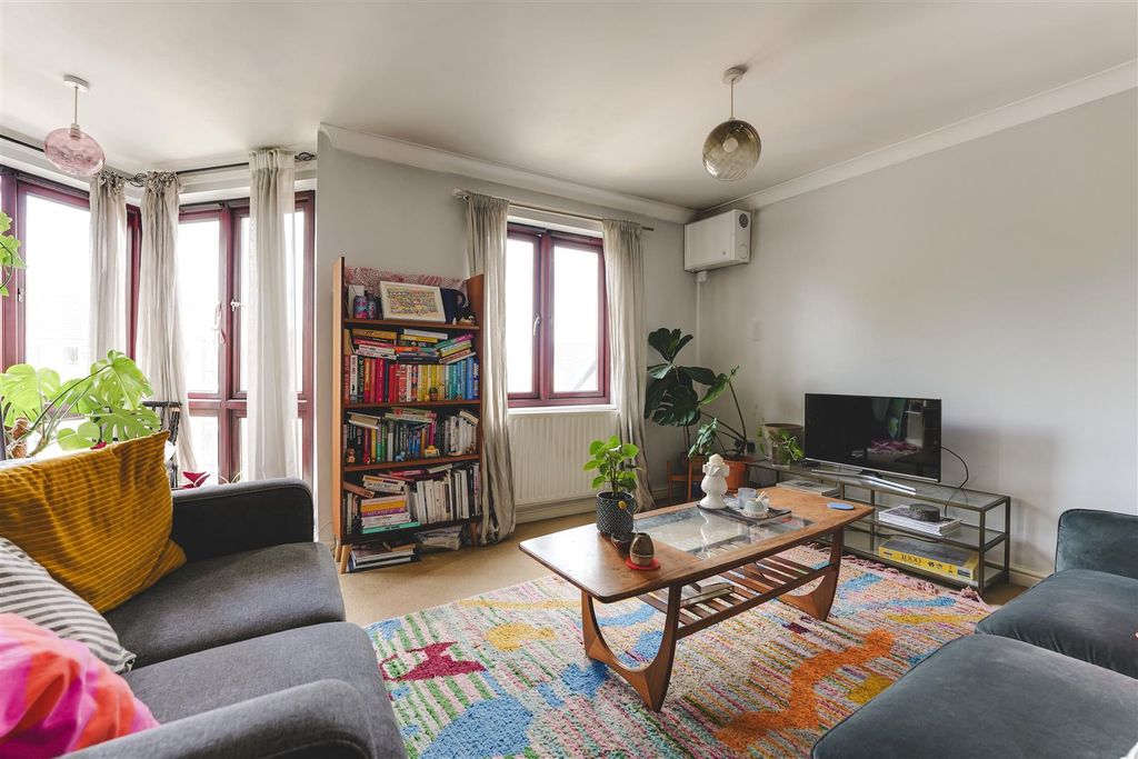 Property photo 1 of 15 Munro Way-9.Jpg