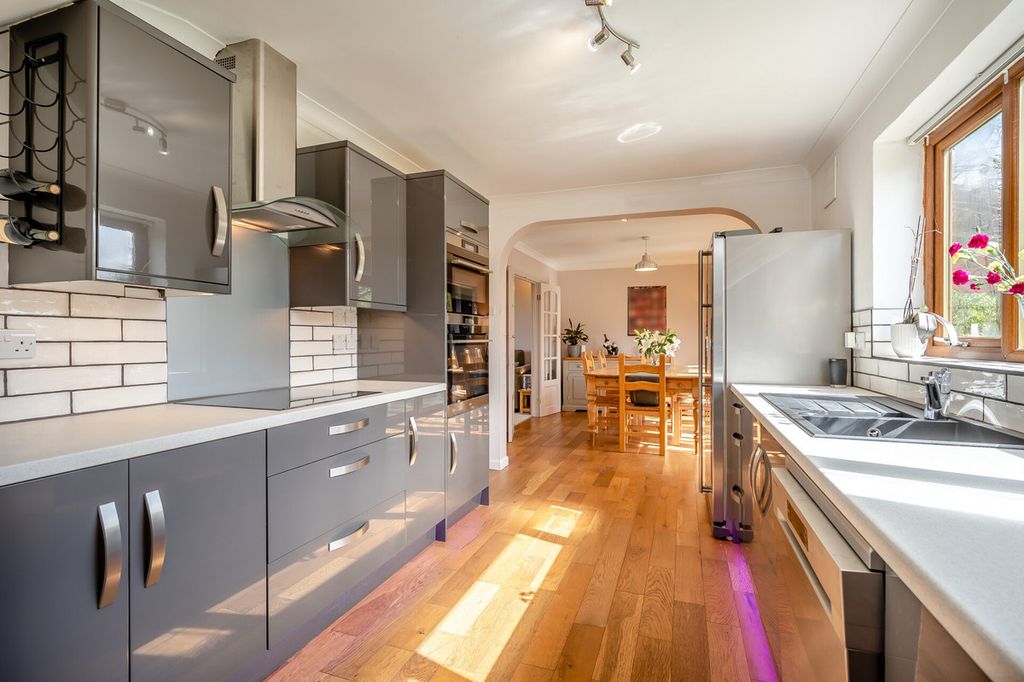 Property photo 2 of 43