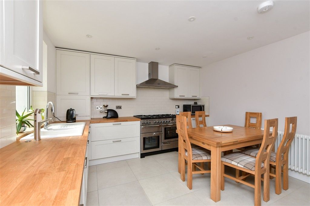 Property photo 3 of 18 Kitchen