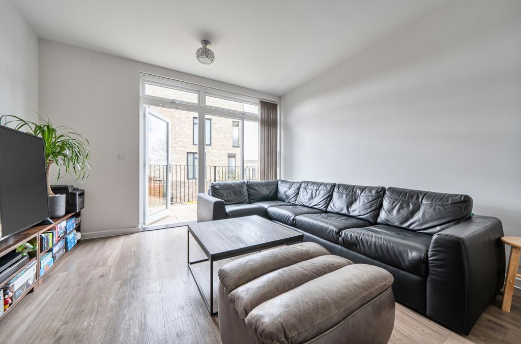 Property photo 3 of 18 1439501-11-69Cfeb...