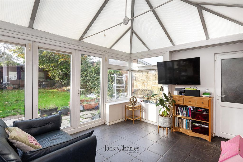 Property photo 2 of 14 43 The Cherry Orchard, Tn11 0Hu 006.Jpg