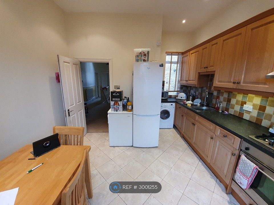 Property photo 3 of 14 Kitchen - 2