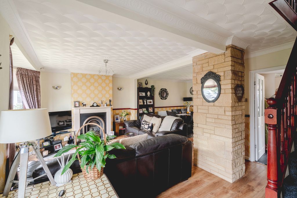 Property photo 2 of 22 25