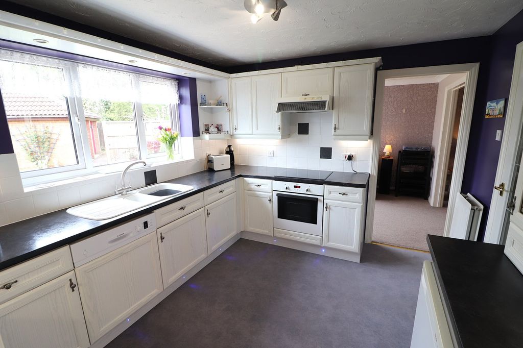 Property photo 3 of 27 Picture No. 14