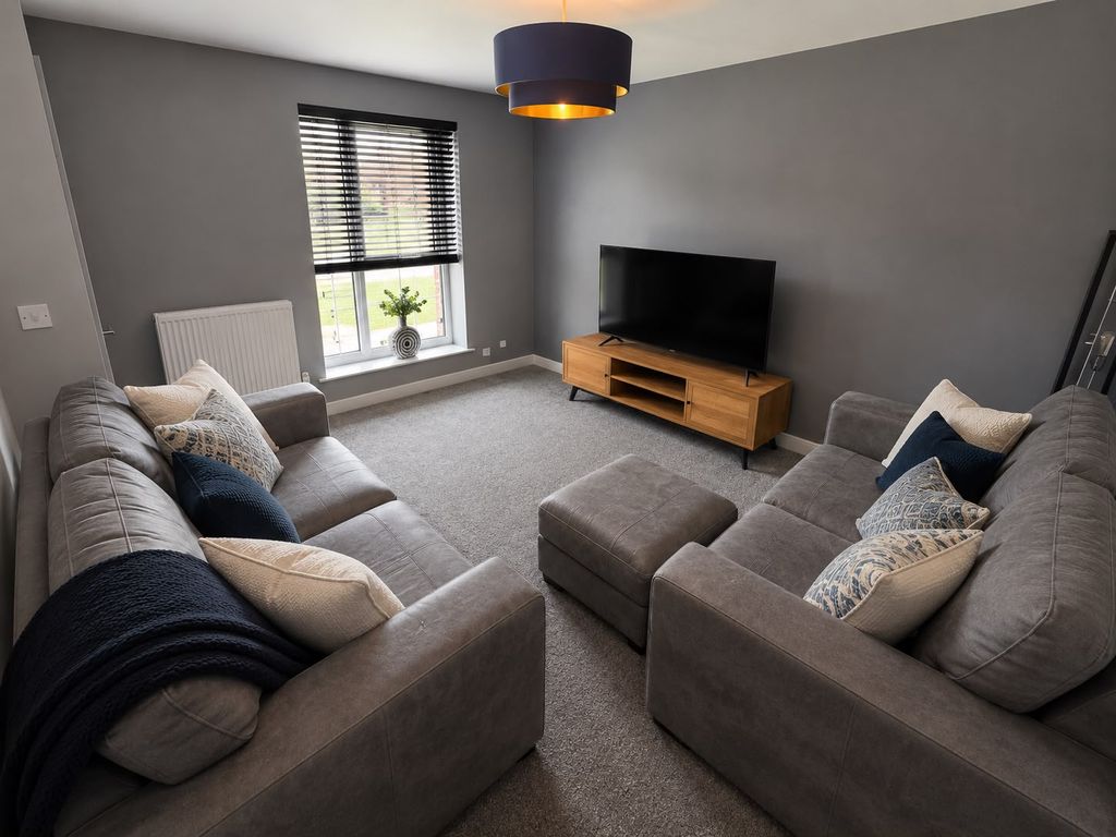 Property photo 2 of 17 Lounge B