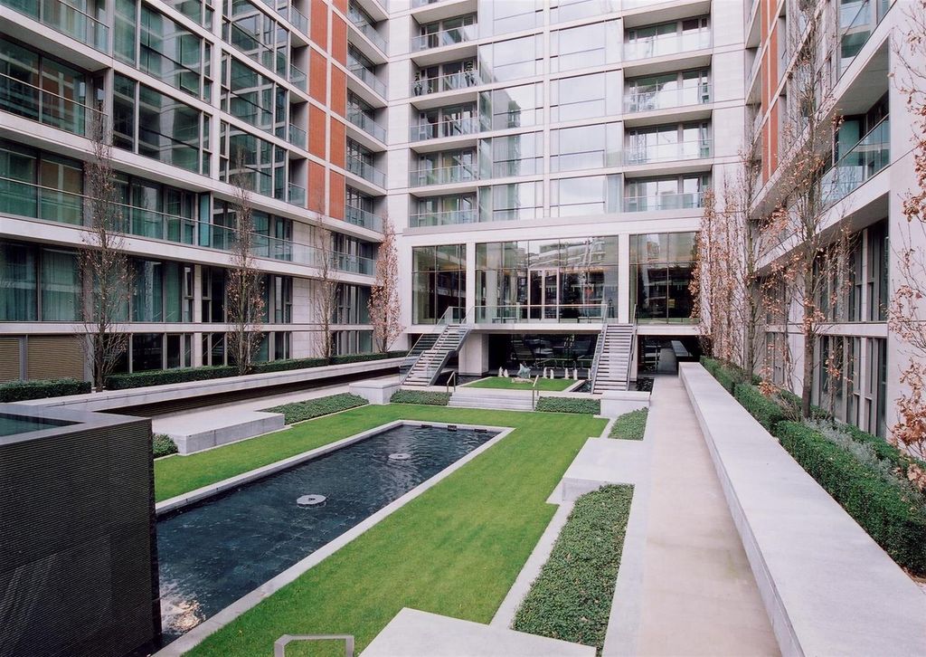 Property photo 3 of 7 Communal Gardens