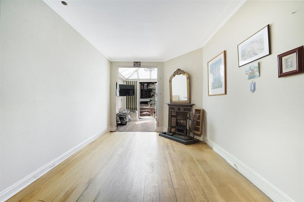 Property photo 2 of 20