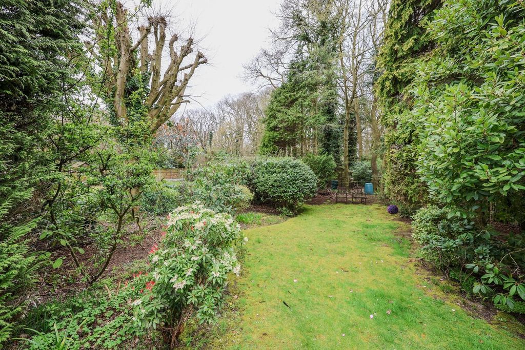 Property photo 2 of 28