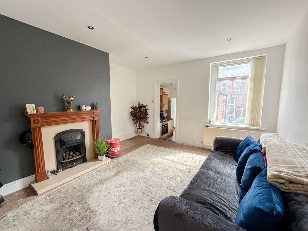 Property photo 2 of 9 Lounge