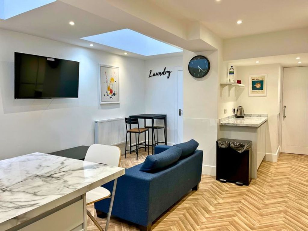 Property photo 3 of 17 Kitchen Diner