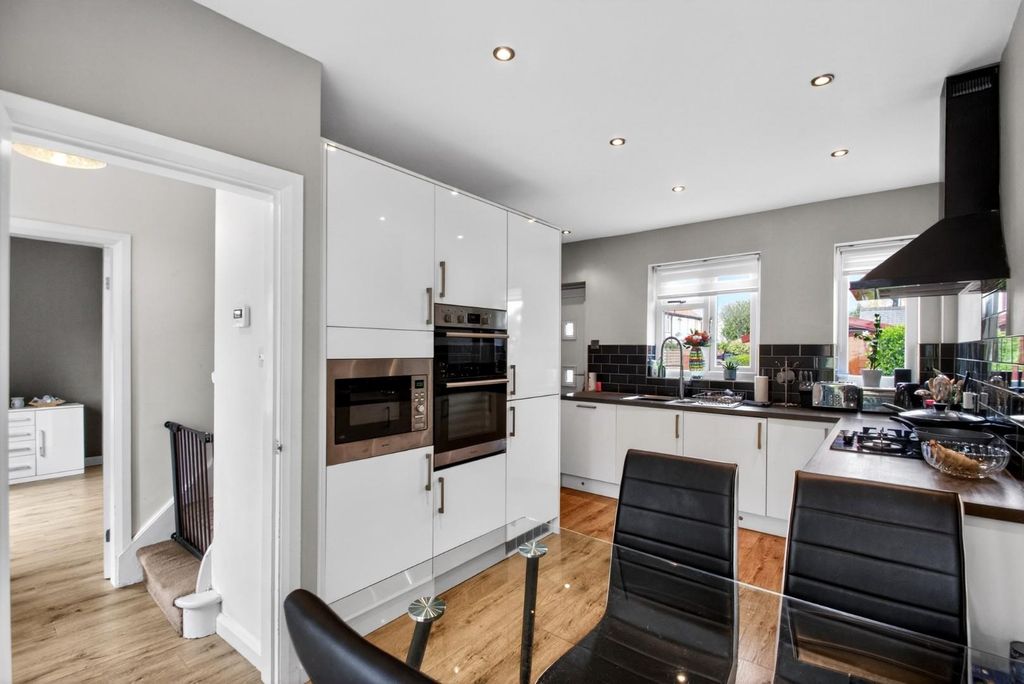 Property photo 2 of 16 3Jessamineterrace-7.Jpg