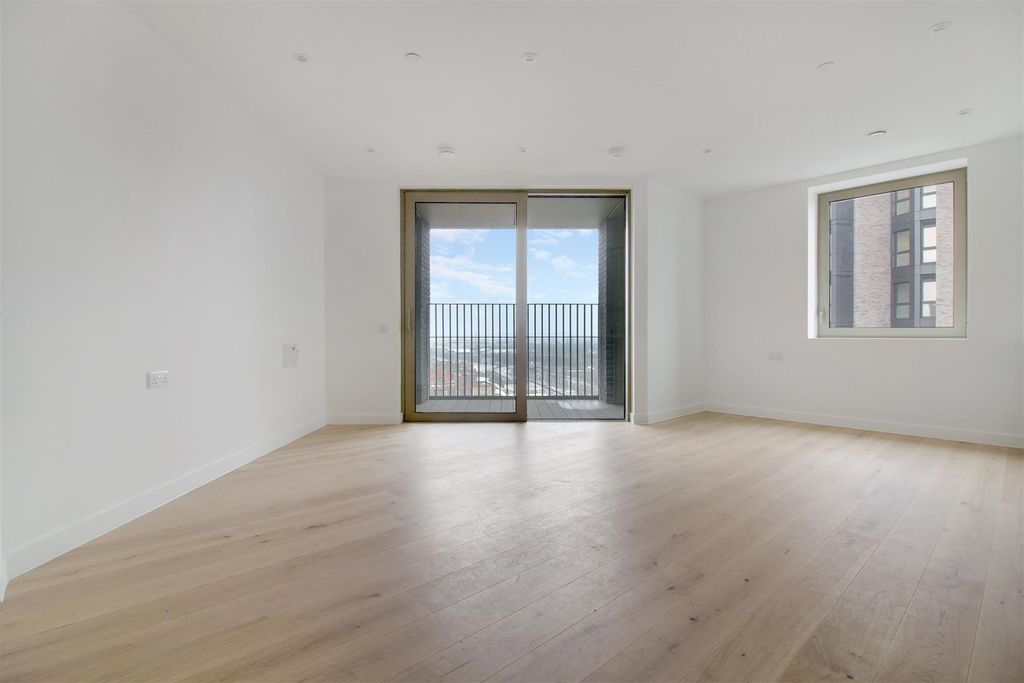 Property photo 1 of 9 Wayne &amp; Silver