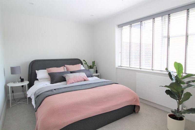 Property photo 3 of 8 Photo 11