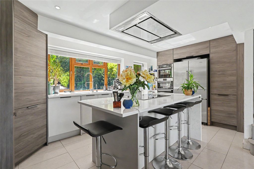 Property photo 3 of 32 Kitchen