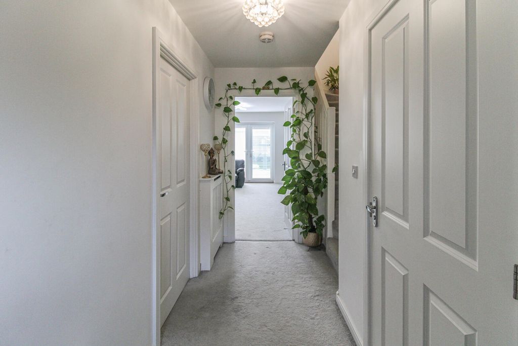 Property photo 2 of 13 Hallway