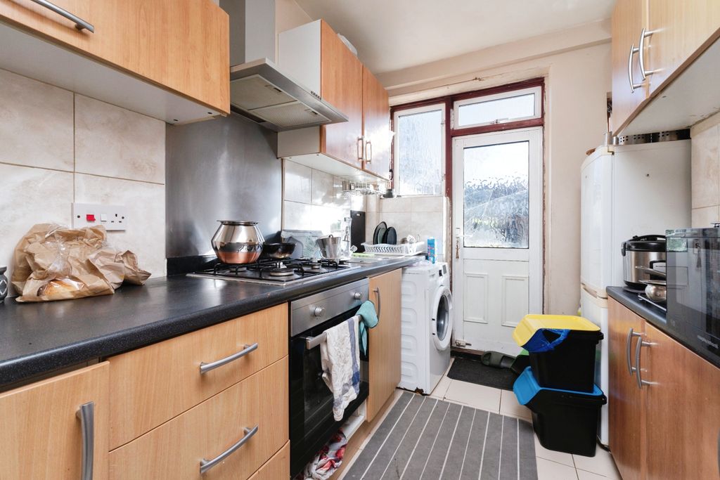 Property photo 3 of 14 Kitchen