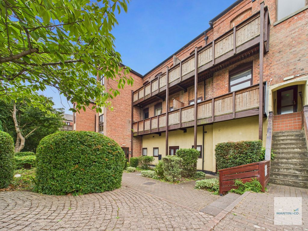 Property photo 1 of 12 Cam03394G0-Pr0351-Still010