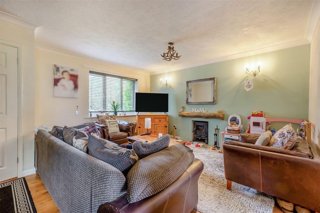 Property photo 2 of 19 Lounge