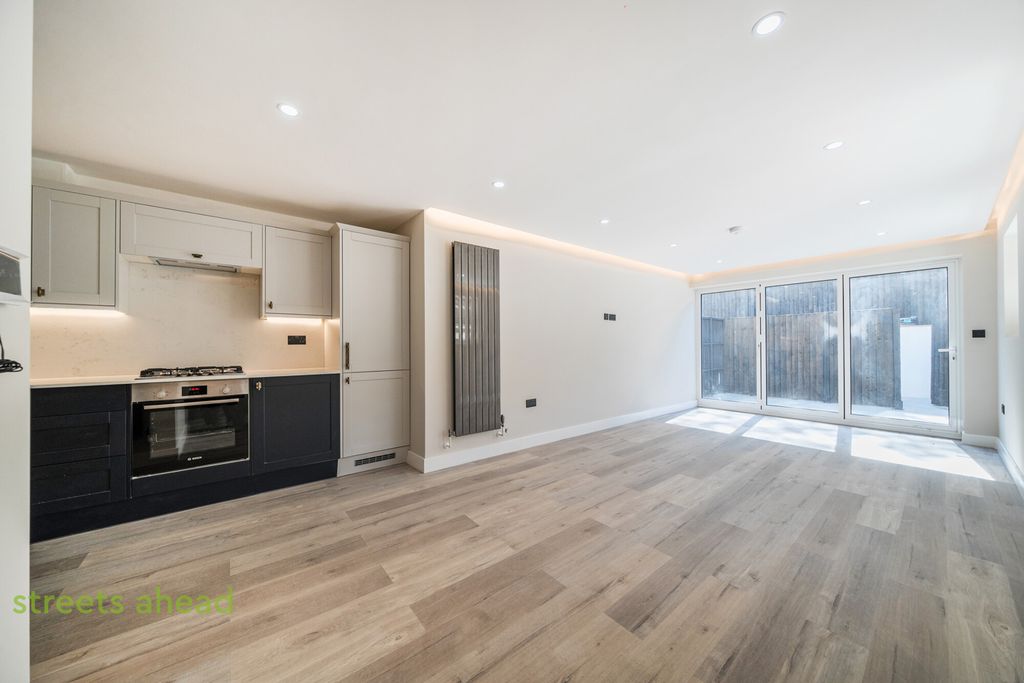 Property photo 1 of 9 449071Ec-70ba-47B...