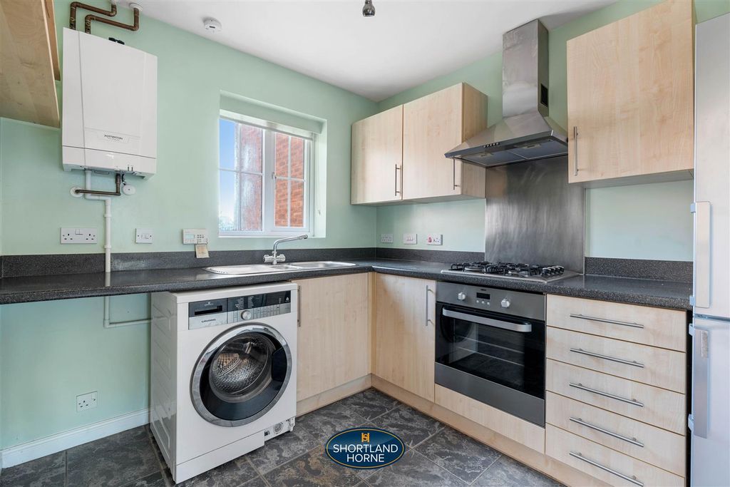 Property photo 3 of 19 Kitchen