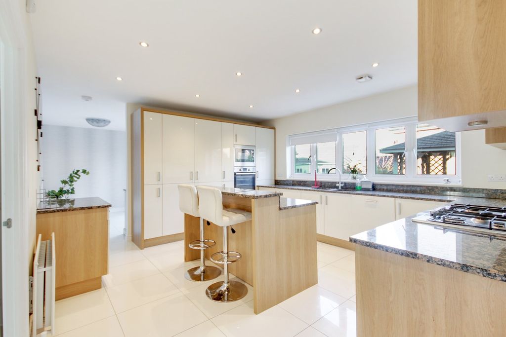 Property photo 2 of 29