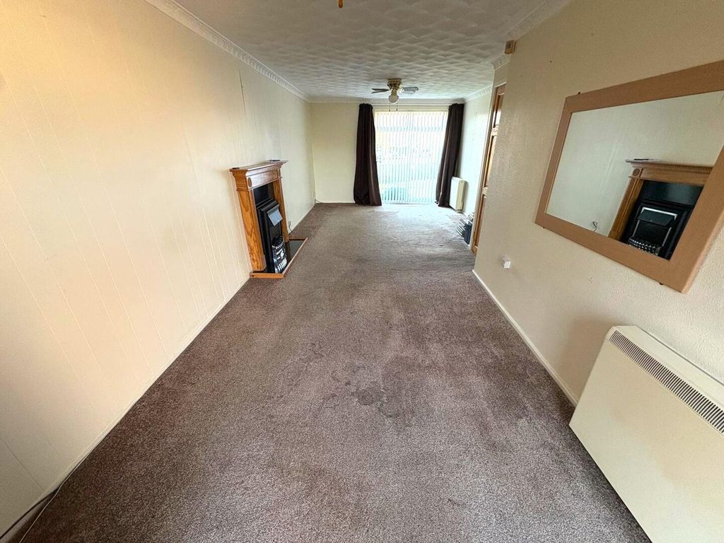 Property photo 3 of 17 Living Room