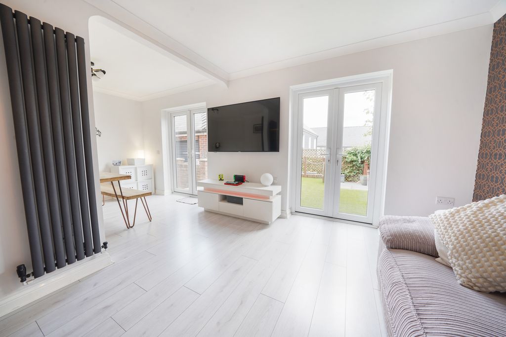 Property photo 3 of 24 9