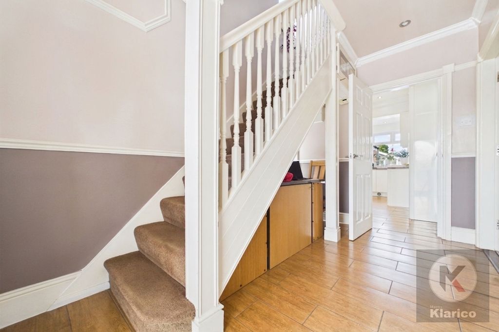 Property photo 2 of 32