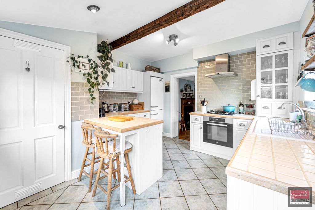 Property photo 3 of 19