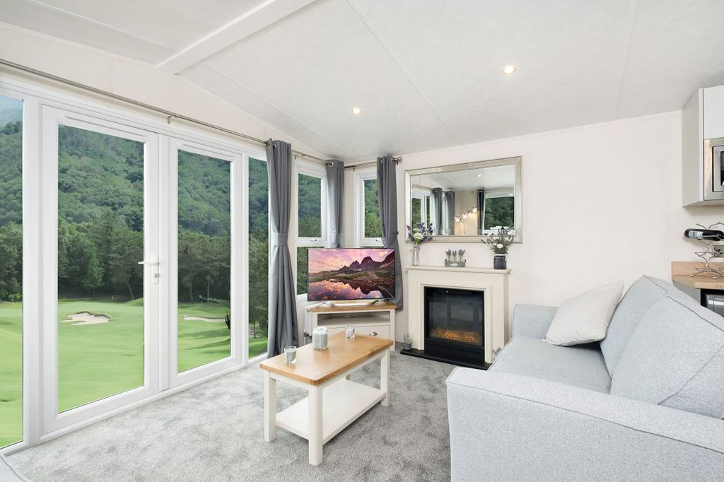 Property photo 1 of 6 Xt3A2521 Dv Lounge.Jpg