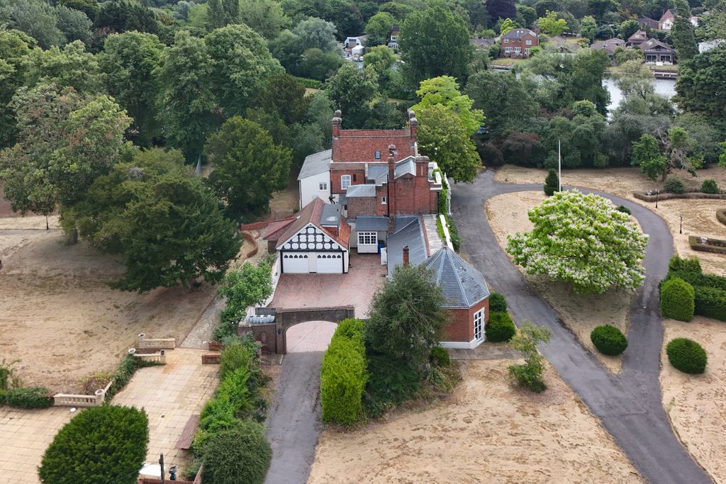 Property photo 3 of 11 The Priory, Church Road, Old Windsor, Berkshire, Sl4 2Jw