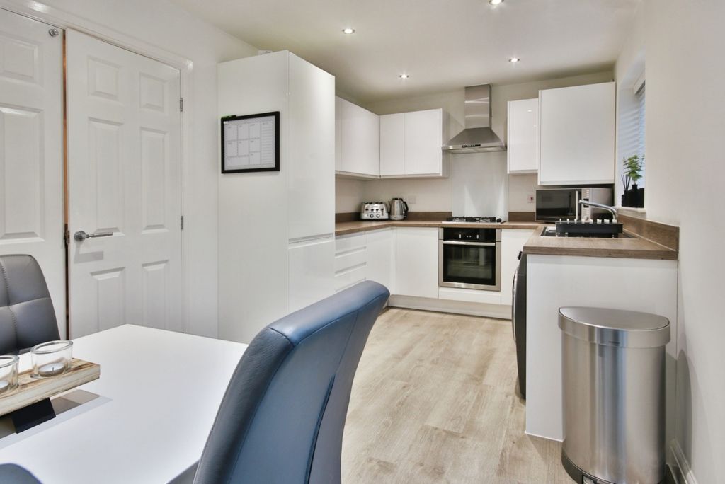 Property photo 2 of 17 3775944