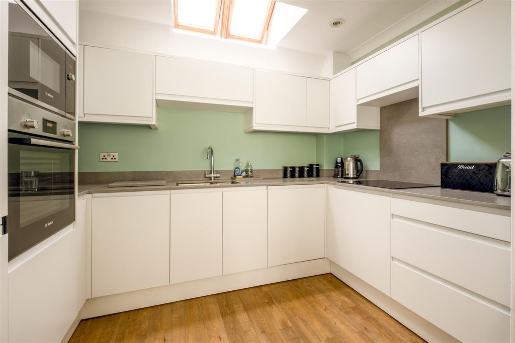 Property photo 3 of 25 5 Vine Street-2.Jpg