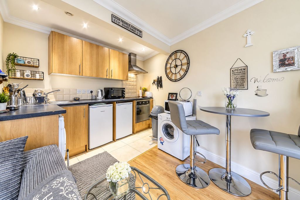 Property photo 2 of 5