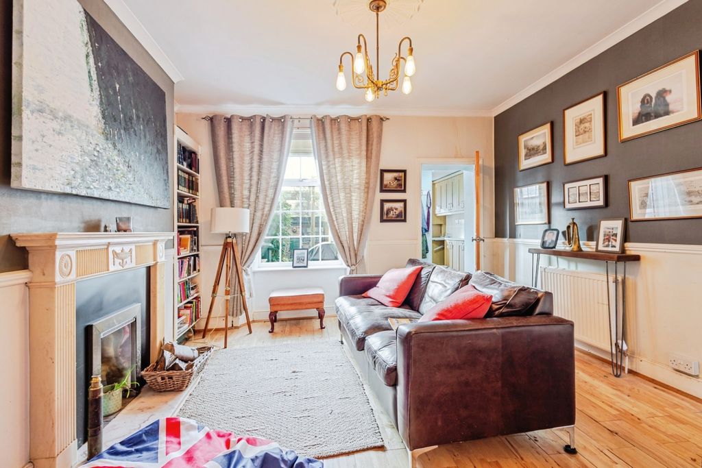 Property photo 3 of 25 Pbox-Img.Jpg