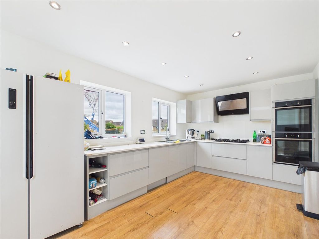 Property photo 3 of 14 Kitchen