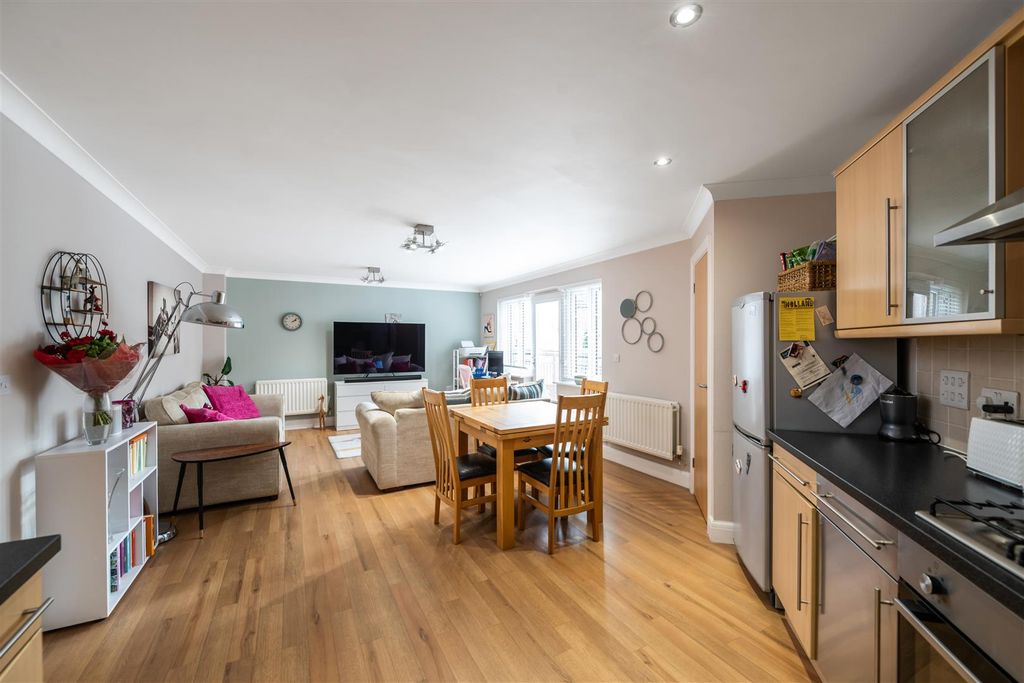 Property photo 3 of 15 38 Quadrangle Internals6.Jpg