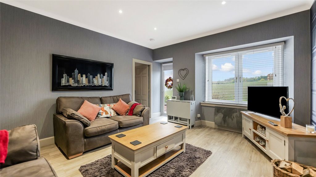 Property photo 3 of 21 Living Room