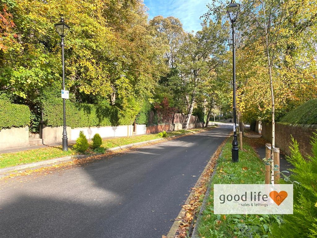 Property photo 3 of 21 20251029_120613620_Ios3Ethornhillpark.Jpg