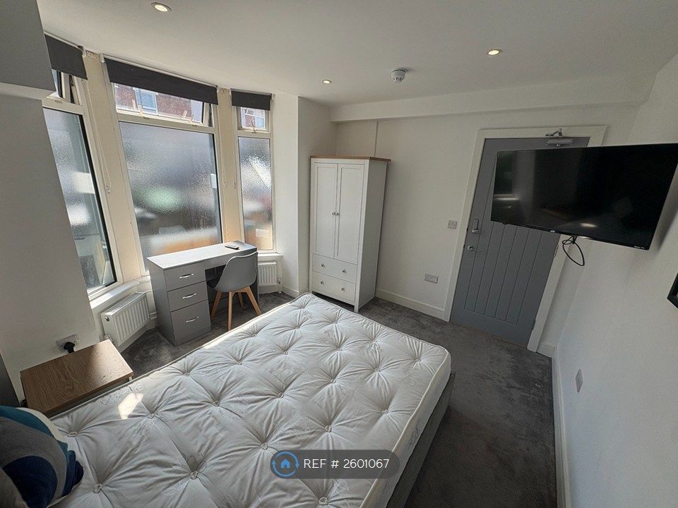 Property photo 3 of 8 Bedroom