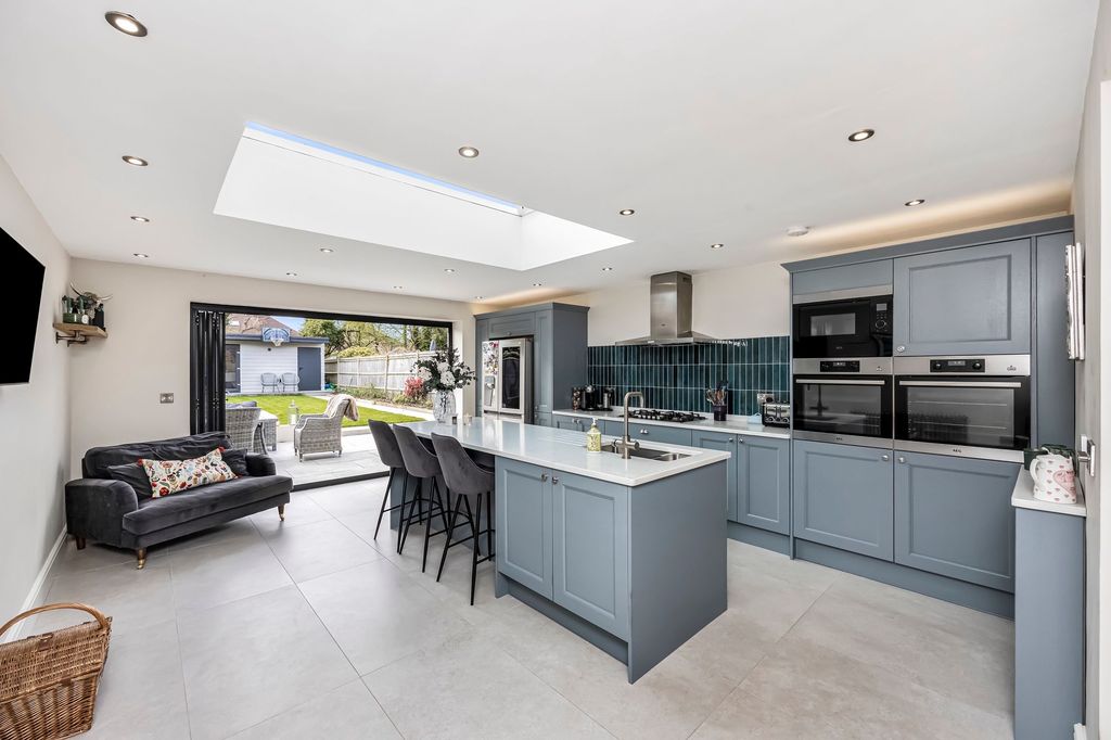 Property photo 2 of 17