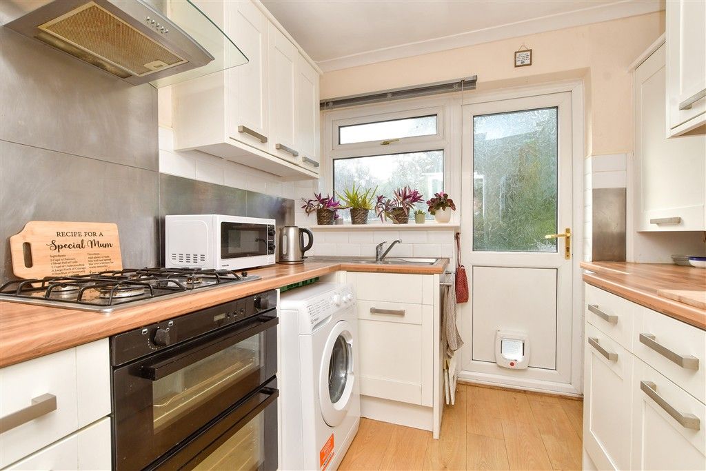 Property photo 3 of 9 Kitchen