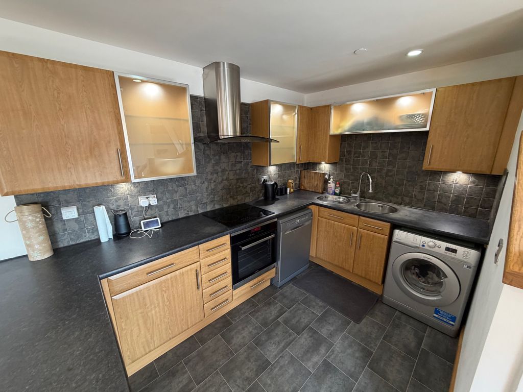 Property photo 3 of 18 Kitchen