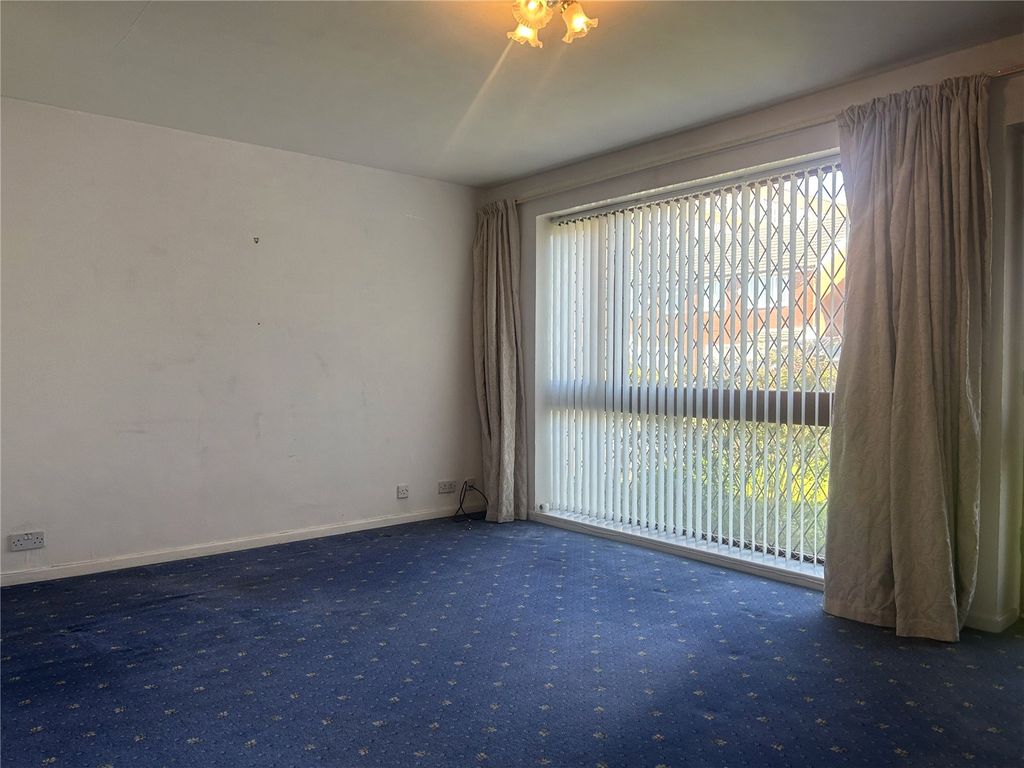 Property photo 2 of 14 Lounge