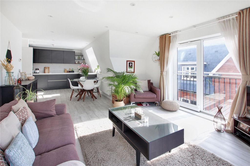 Property photo 2 of 12 Picture No. 14